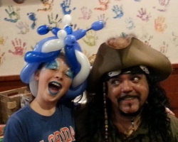 pirate-with-kid-ballon-on-the-head